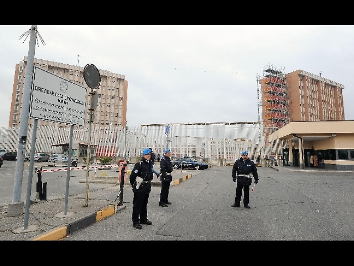 Droga in cella con la fionda,condannata