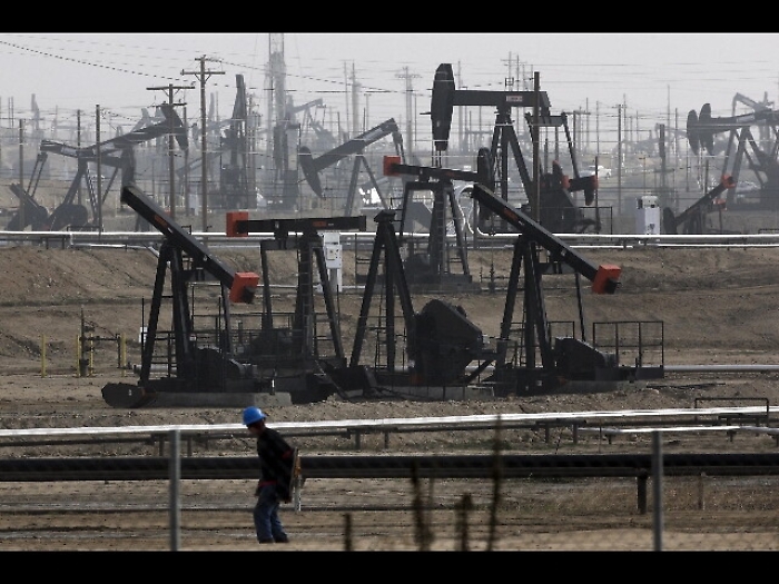 Petrolio in rialzo a 46,35 dollari