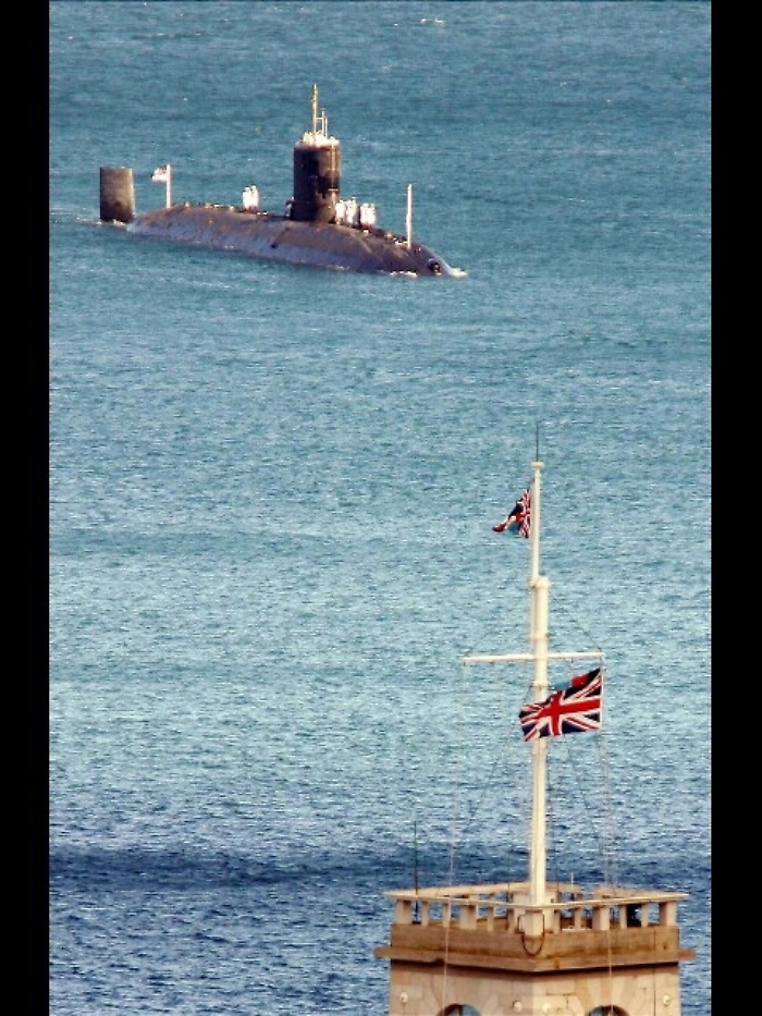 Siria: May sposta i sottomarini