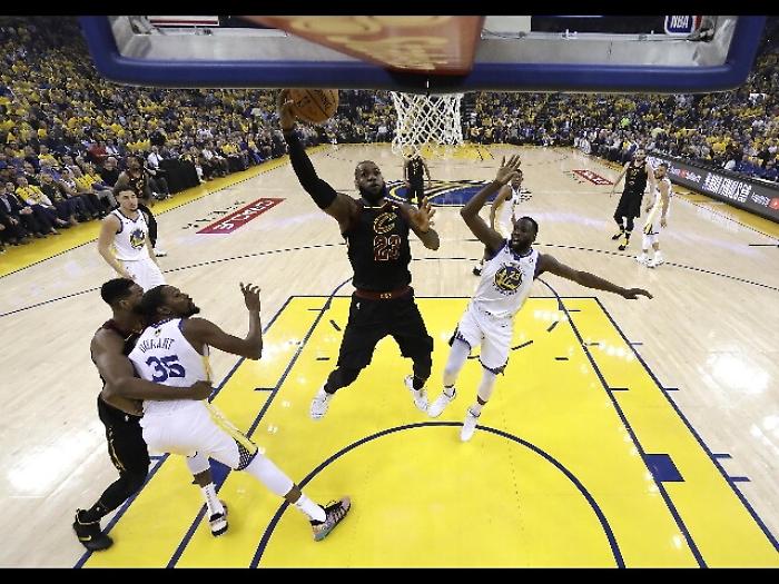 Finali Nba, Cavs ko, ai Warriors gara 1