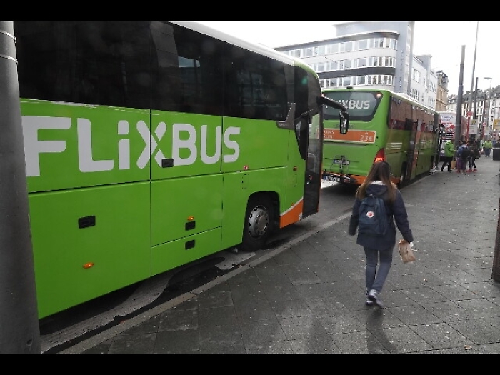 Pullman Flixbus bloccato in Calabriacon a bordo 120 passeggeri siciliani&laquo;Autisti hanno superato il monte ore&raquo;