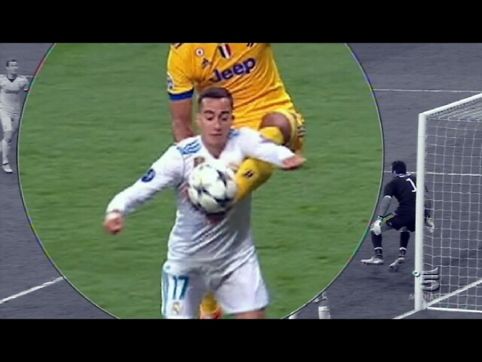 Rigore 'stupro', duello Benatia-Crozza