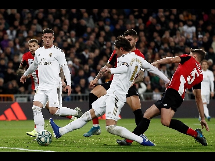 Calcio: Real Madrid a secco, Barcellona torna solo in testa