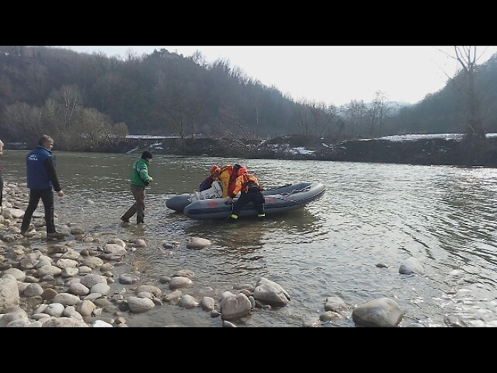Due giovani muoiono annegati in lago