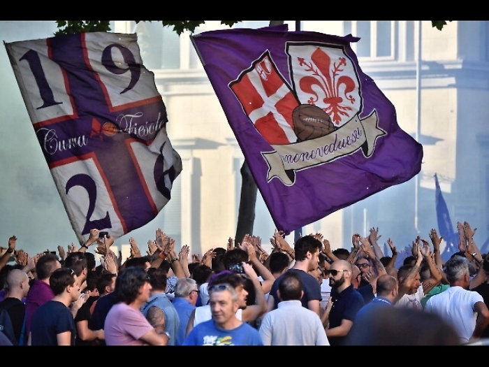 Flash mob tifo viola contro Della Valle