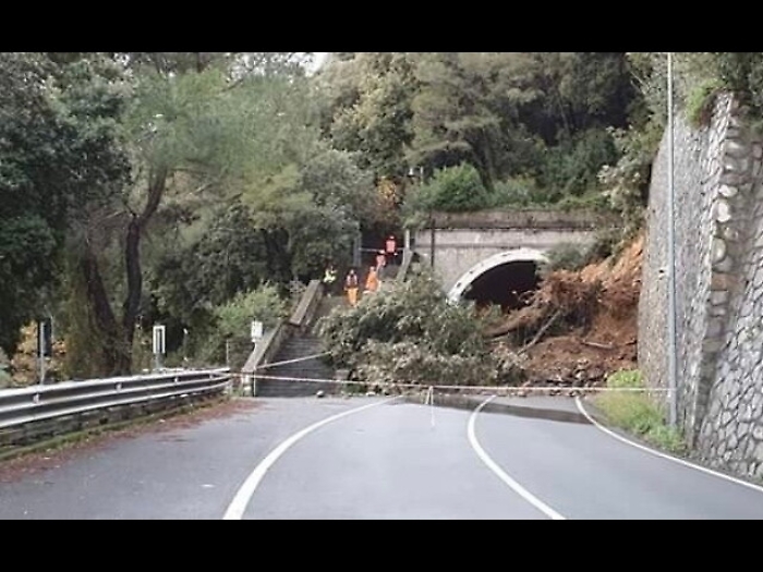 Frana sull'Aurelia a Chiavari, un ferito