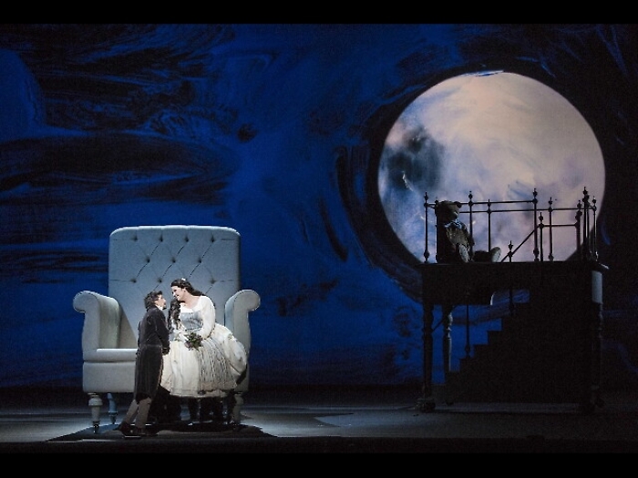 La Sonnambula, donne in casa di bambola