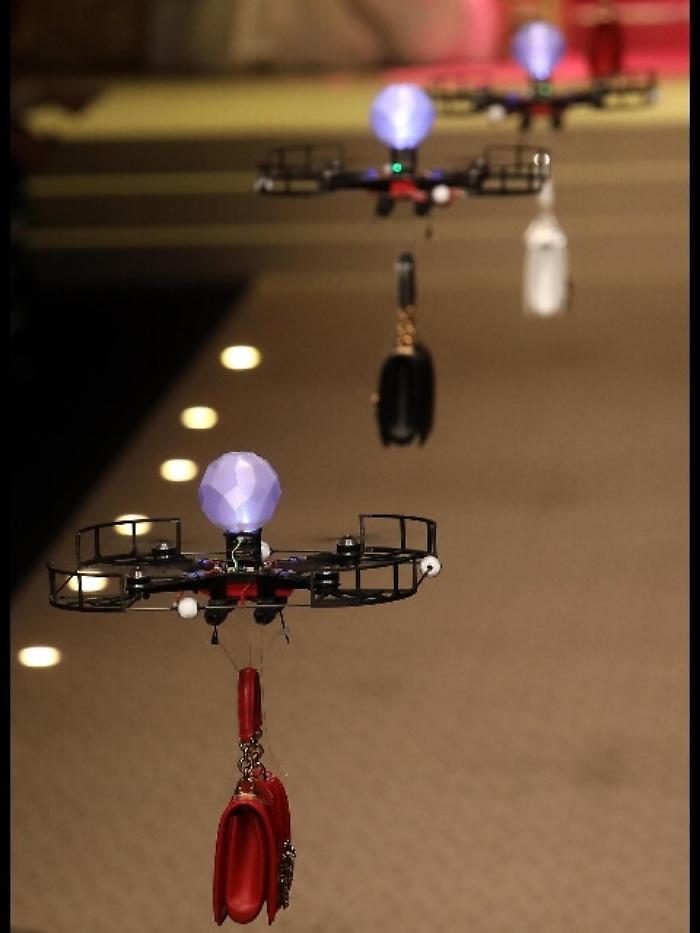 Da Dolce e Gabbana sfilano i droni