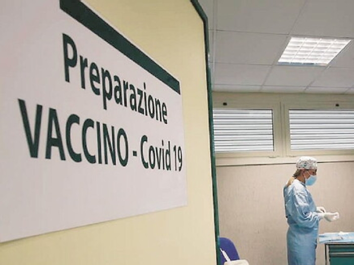 I vaccini e la "tempesta perfetta": a Catania scarseggiano le dosi 