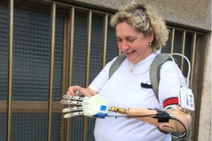 Ricerca: Almerina, la prima donna italiana con mano bionica dotata di tatto