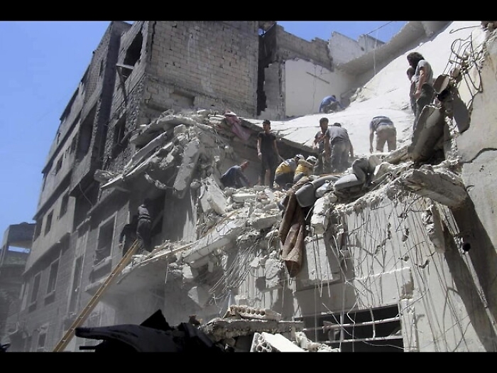 Raid russi e di Assad su Idlib, vittime