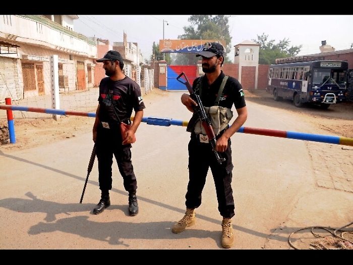 Pakistan: ex docente condannato a morte