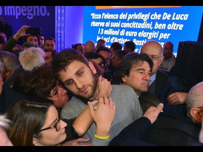 De Luca, giornalismo? No, vergogna