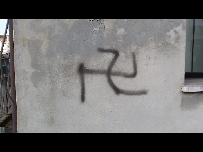 Austria: svastiche su foto Shoah