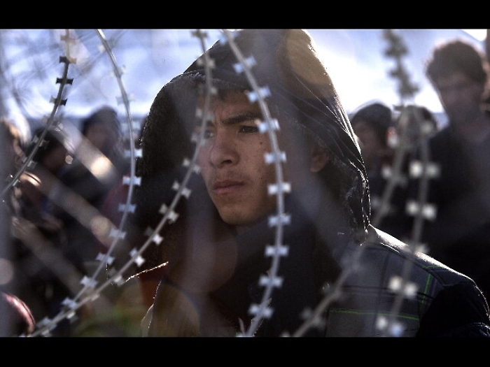 Austria: Strache, profughi nelle caserme
