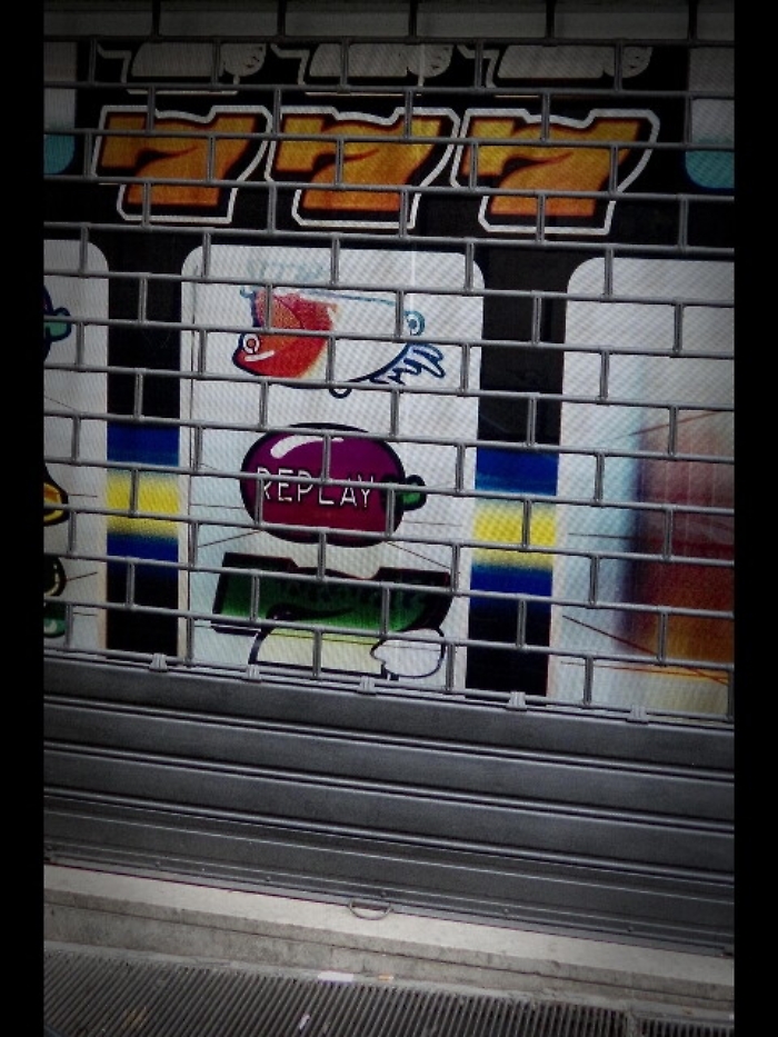 Rapina con fucile a pompa in sala slot