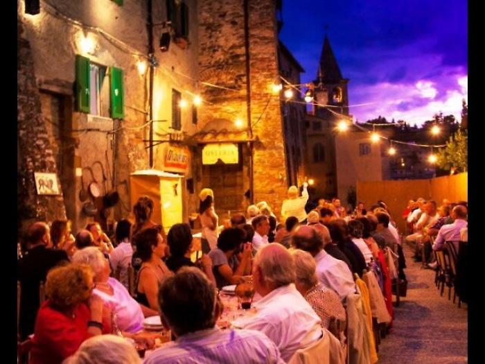 Ad Anghiari torna Tovaglia a quadri