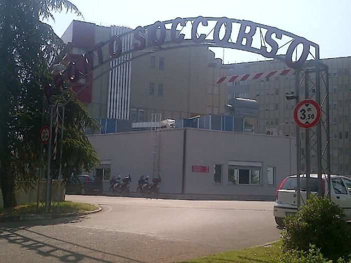 Prende a martellate la madre, arrestato