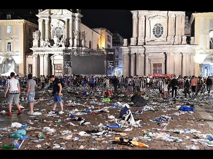 Torino, resta rebus causa panico S.Carlo