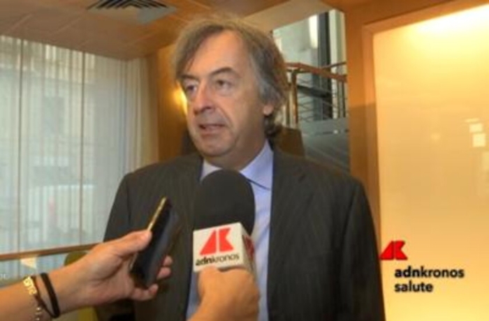 Vaccini: Burioni, per scienziati nuovo dovere informare sul web