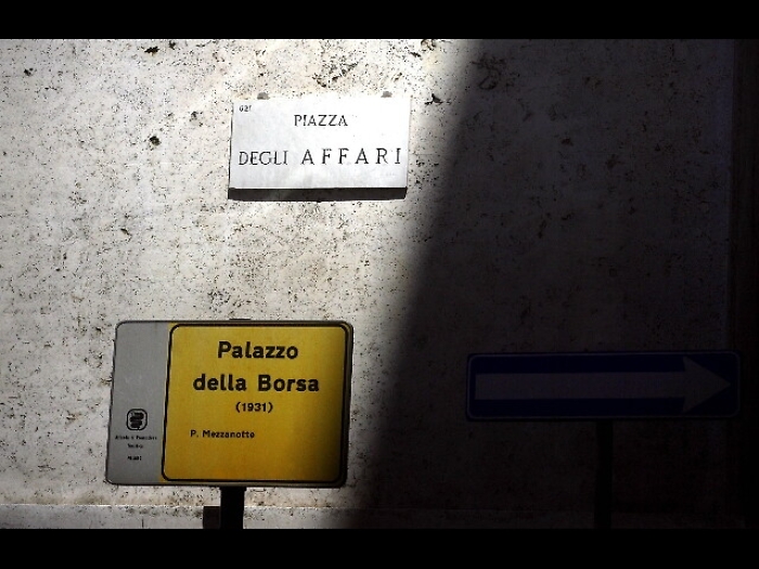 Borsa:Milano in calo attende Fitch