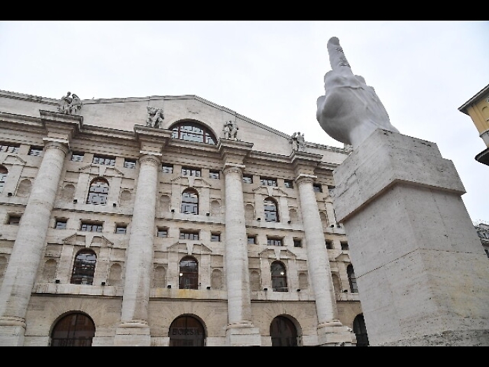 Borsa: Milano +0,2%, bene Atlantia