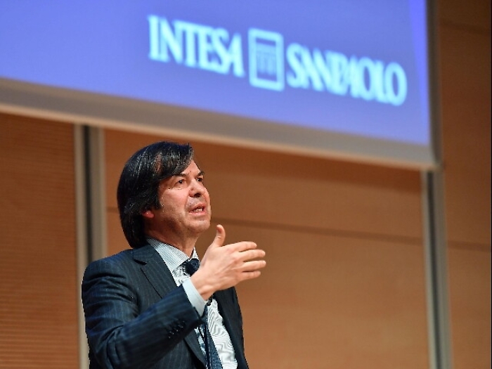 Intesa, nel semestre utile a 2,17 mld