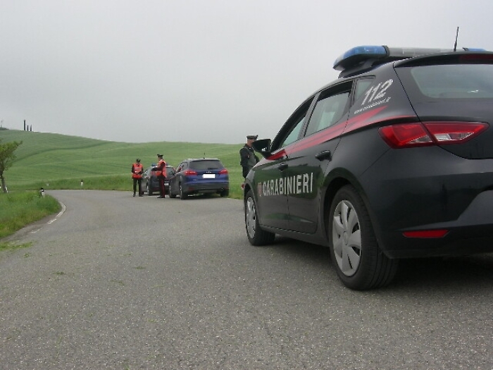 Investe capriolo, morto motociclista