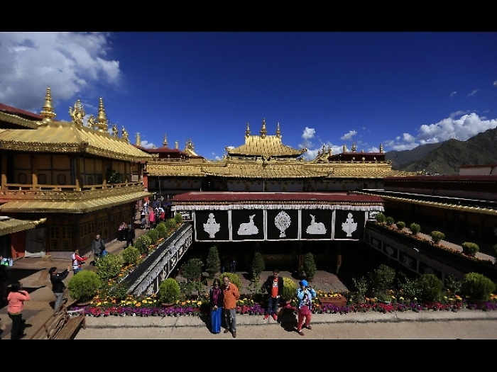 Tibet: salvo cuore del tempio incendiato