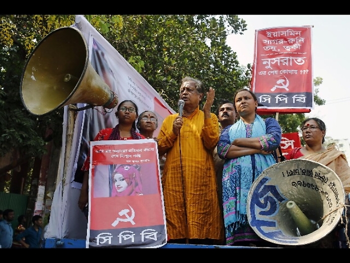 Bangladesh: bruciata viva, 16 condanne