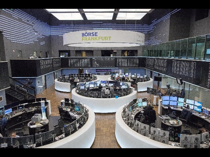 Borsa: Europa gi&ugrave; con tensioni politiche