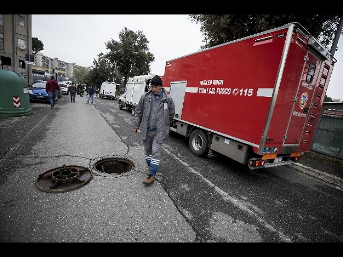 Forte odore gas, evacuata scuola a Roma