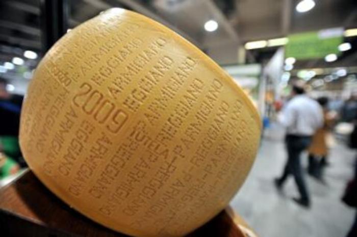 Alimenti: scienza contro falso made in Italy, test smaschera il 'parmesan'