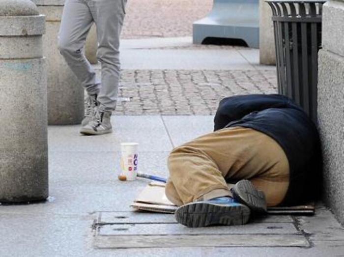 Rinuncia a cure per motivi economici al 69% con livello studio basso