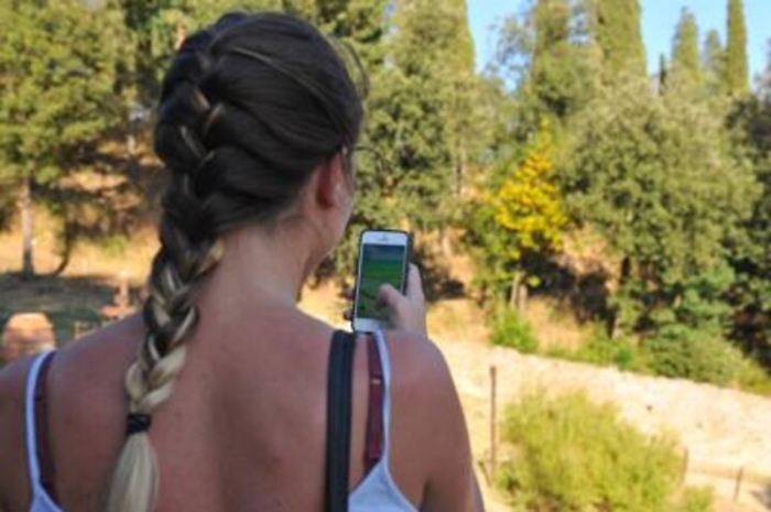 Pediatria: per 85% teenager telefonino tutti i giorni, le 5 regole Sip