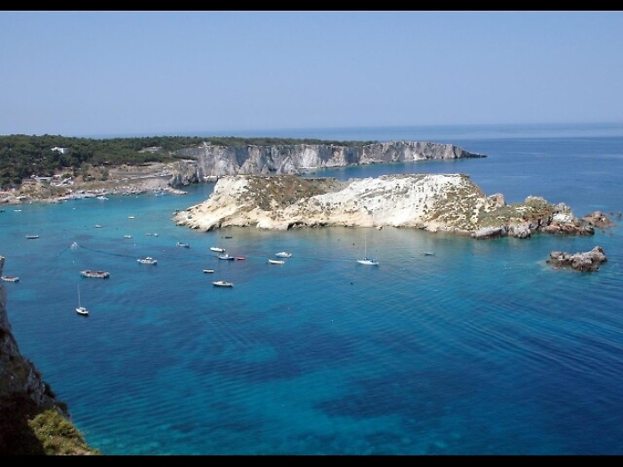 Stop a stoviglie plastica alle Tremiti