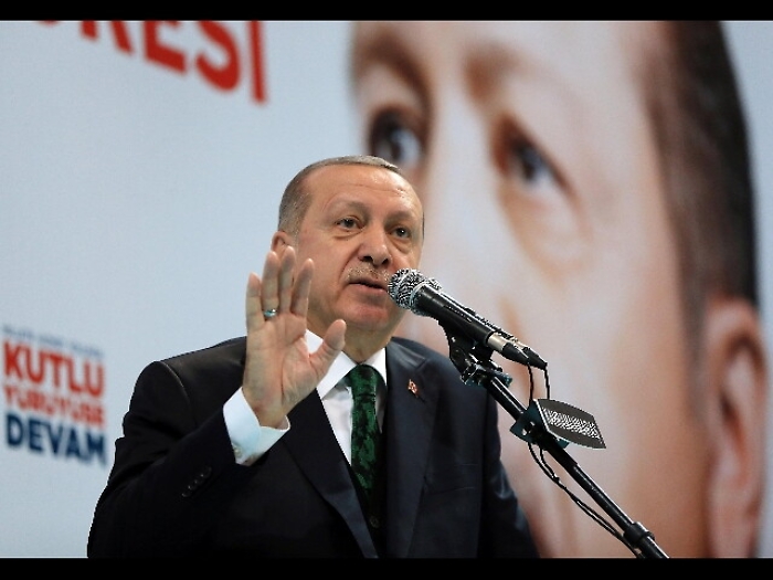 Erdogan, a Afrin resteremo ancora un po'