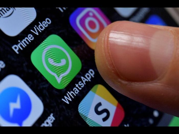 Adesca minori su WhatsApp,resta in cella
