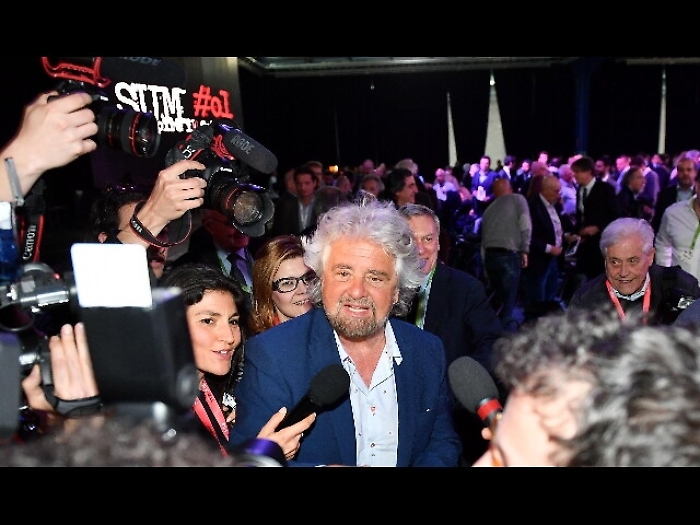 Vaccini: Renzi, M5s apprendista stregone