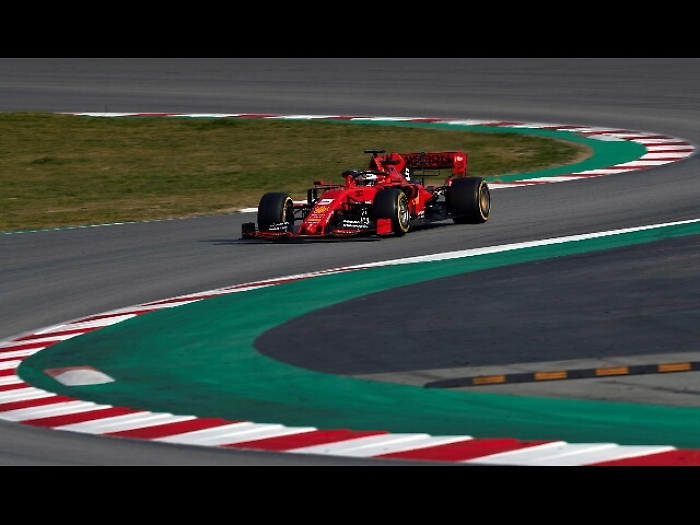 F1: Vettel fuori pista con Ferrari SF90