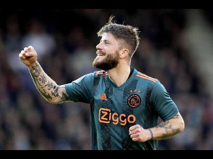 Genoa, tifosi in delirio per Schone