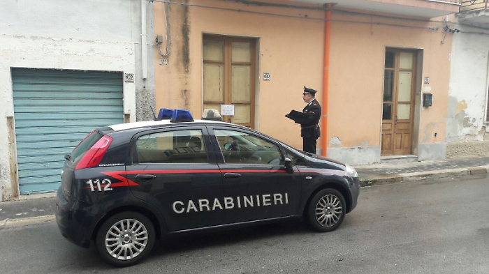 Priolo, lascia morire l'anziana madre nel degrado, arrestato