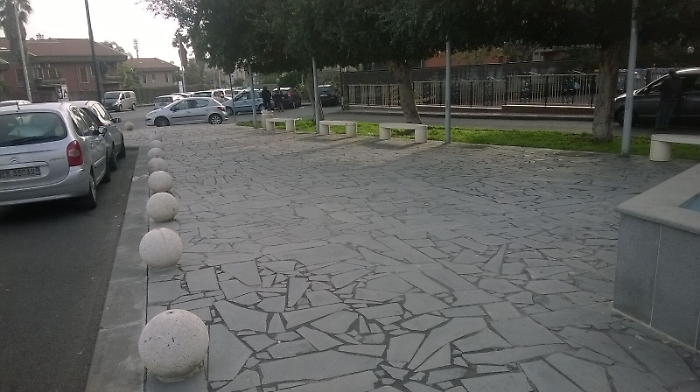 &laquo;Da tempo chiedo invano all'Amt una pensilina in via Nizzeti: lo spazio c'&egrave;&raquo;