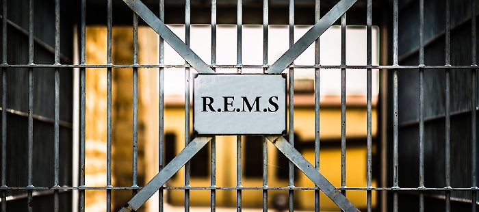 Allarme dei giudici: &laquo;In libert&agrave; pericolosi malati di mente&raquo;. Fughe anche a Caltagirone