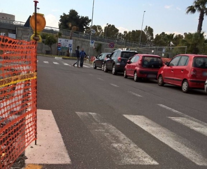 Che brutto spettacolo i parcheggiatori abusivi all'aeroporto di Catania!