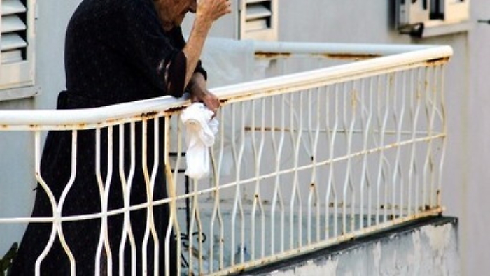 Si sporge dal balcone e cade, donna 80enne muore a Terrasini