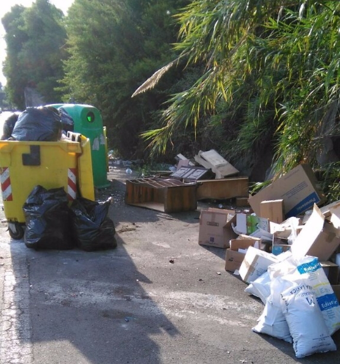 Catania, via Manzella: una discarica dove chiunque va a scaricare