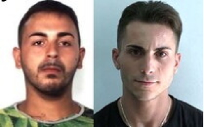 Sorpresi dai Cc mentre tentano di nascondere marijuana in un muretto a San Cristoforo