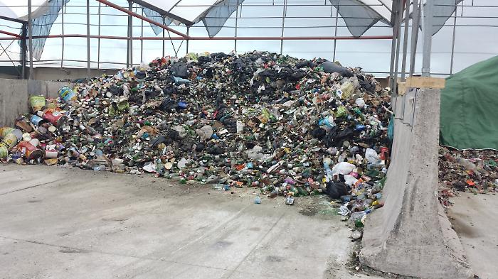 Sequestrata azienda leader nel riciclo vetro e rifiuti a Marsala