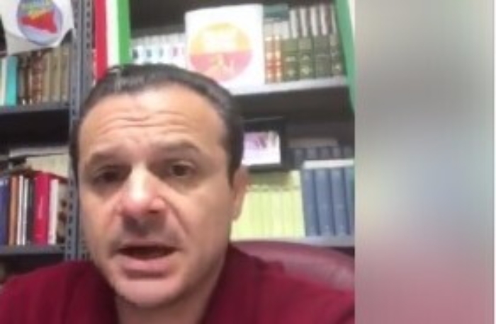 De Luca e i suoi post sui social dopo l'arresto, utenti divisi